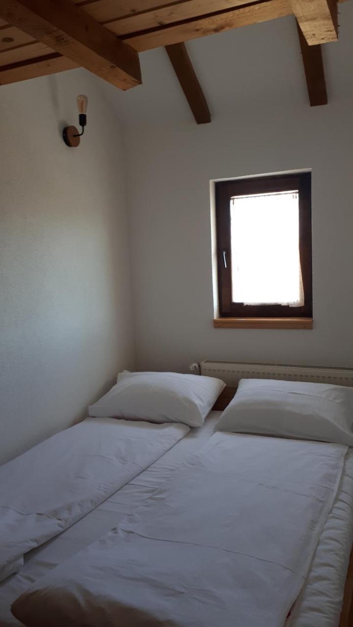 Konoba Ognjiste Bed & Breakfast Sokolac  Exterior photo