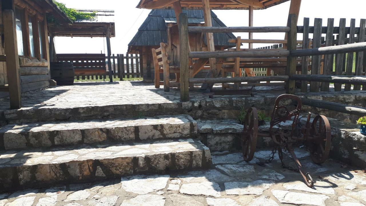 Konoba Ognjiste Bed & Breakfast Sokolac  Exterior photo